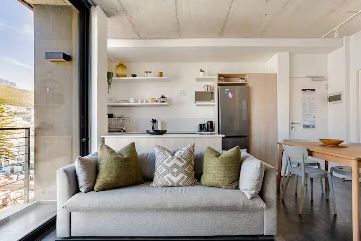 To Let 1 Bedroom Property for Rent in Sea Point Western Cape